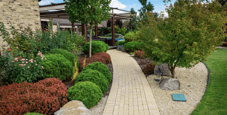 How to Position Shrubs for the Most Attractive Front Yard Layout